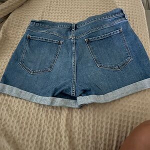 Old navy boyfriend shorts. Size 14 mid rise